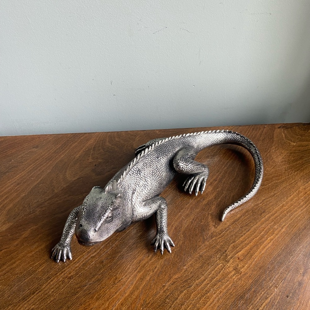 Silver Reptile Habitat Accessory with Scaly Texture